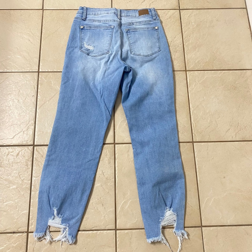 Judy Blue Boyfriend Fit Distressed Light Wash Jeans Shredded Raw Hem Size 5/27 - Picture 8 of 10